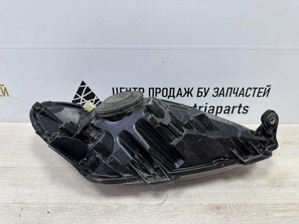 Фара левая (без линзы) бу Skoda Fabia 2 рестайлинг OEM 5J1941017C