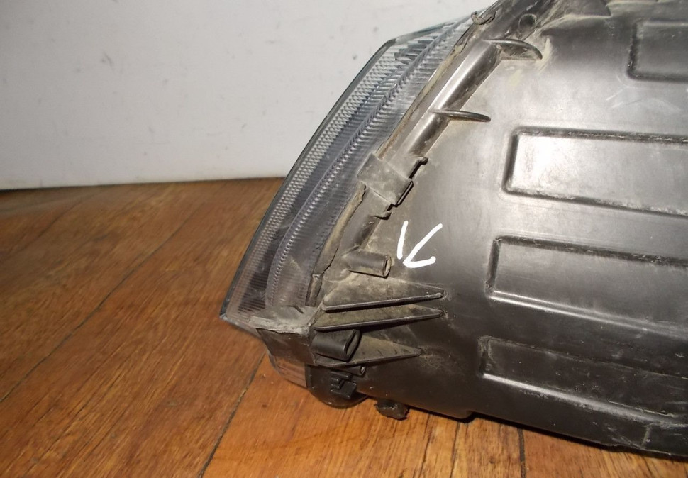 Фара галоген правая бу Skoda Octavia A7 OEM 5E1941018