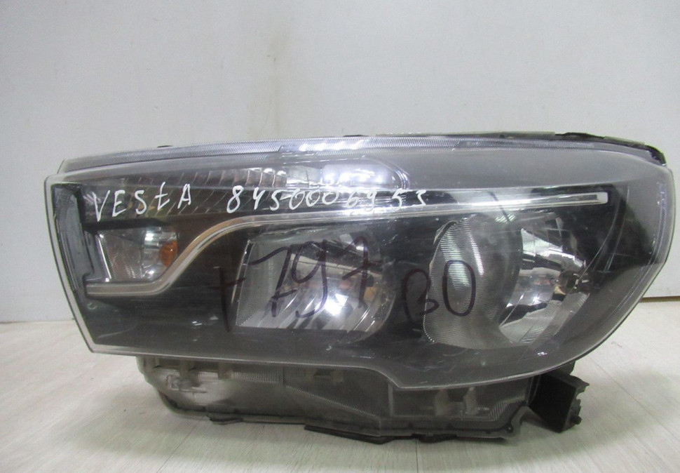 Фара левая Lada Vesta oem 8450006953 (сломан корпус,и все крепл) (скл-3)