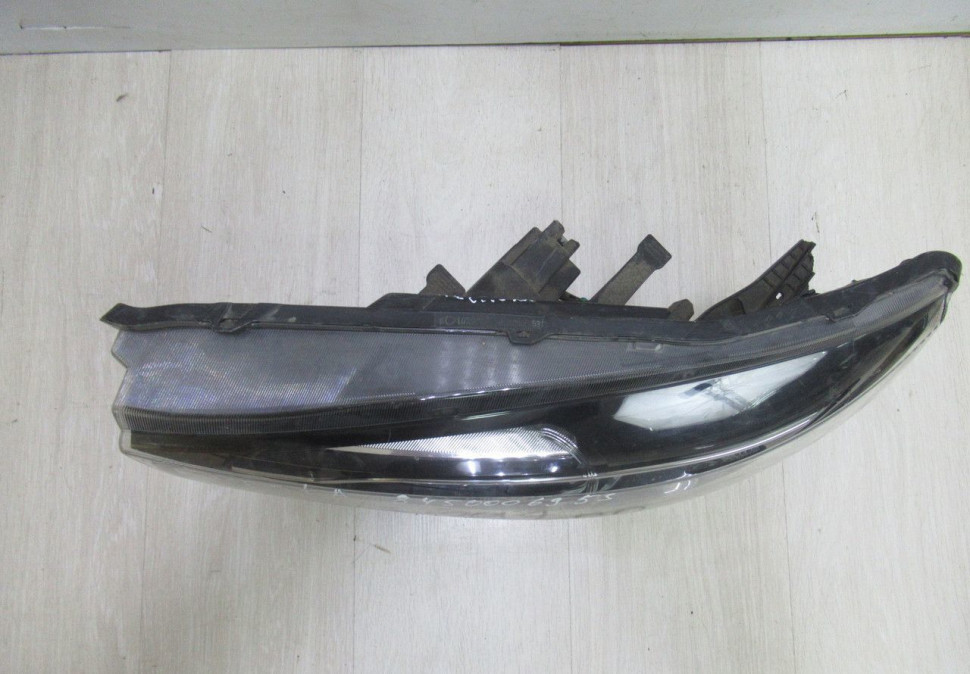 Фара левая Lada Vesta oem 8450006953 (сломан корпус,и все крепл) (скл-3)