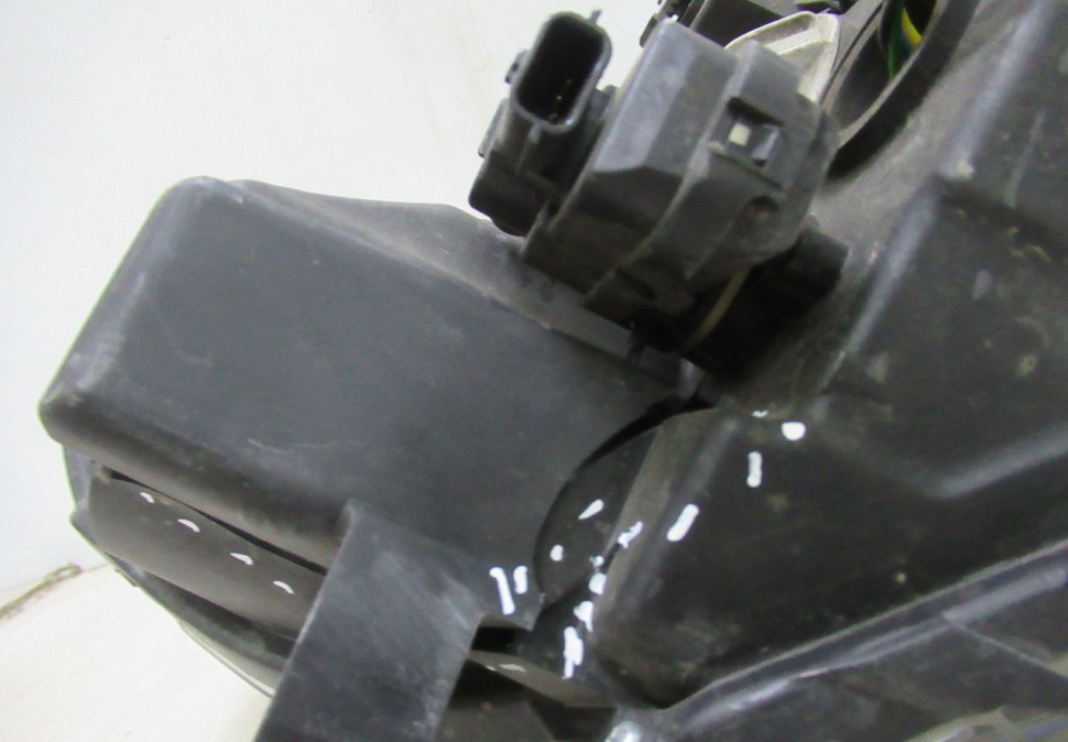 Фара левая Lada Vesta oem 8450006953 (сломан корпус,и все крепл) (скл-3)