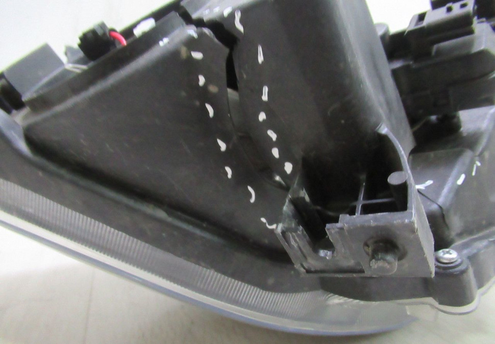 Фара левая Lada Vesta oem 8450006953 (сломан корпус,и все крепл) (скл-3)