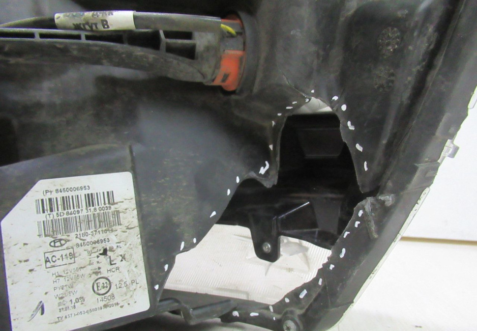 Фара левая Lada Vesta oem 8450006953 (сломан корпус,и все крепл) (скл-3)