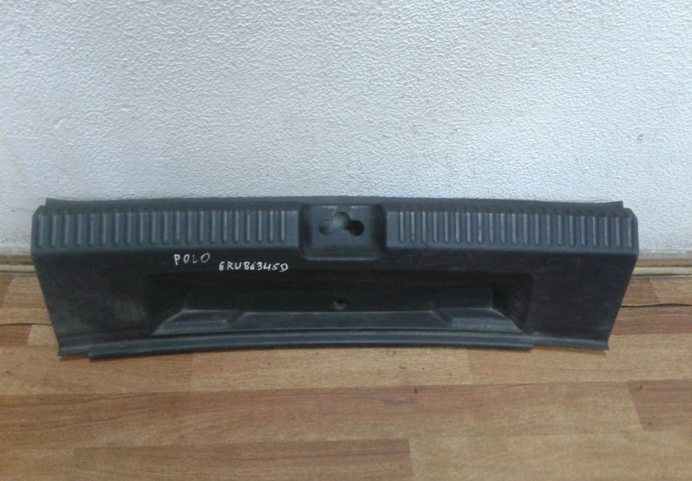 Обивка задней панели Volkswagen Polo седан oem 6ru863459