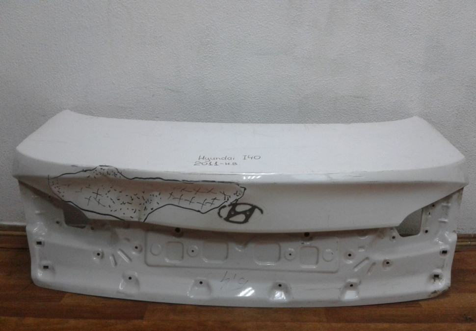 Крышка багажника Hyundai i40 седан (вмятина)