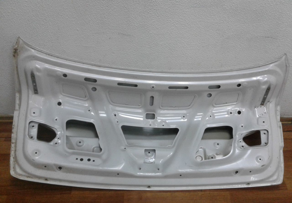 Крышка багажника Hyundai i40 седан (вмятина) Крышка багажника Hyundai i40 седан (вмятина)