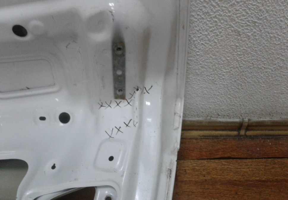 Крышка багажника Hyundai i40 седан (вмятина) Крышка багажника Hyundai i40 седан (вмятина)