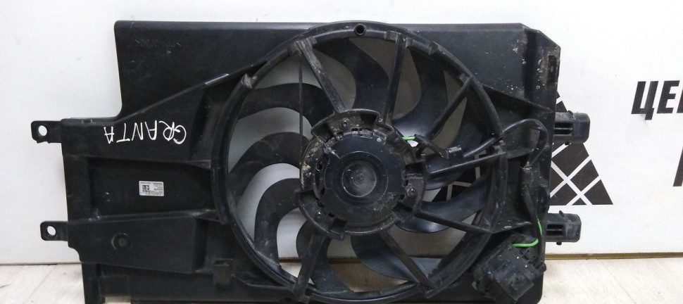 Диффузор вентилятора Lada Granta oem 6400956 (скл-3) Диффузор вентилятора Lada Granta oem 6400956 (скл-3)