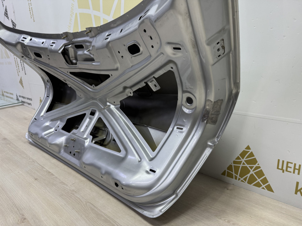 Крышка багажника бу Skoda Octavia A7 (скл-3) OEM 5E5827023B Крышка багажника бу Skoda Octavia A7 (скл-3) OEM 5E5827023B