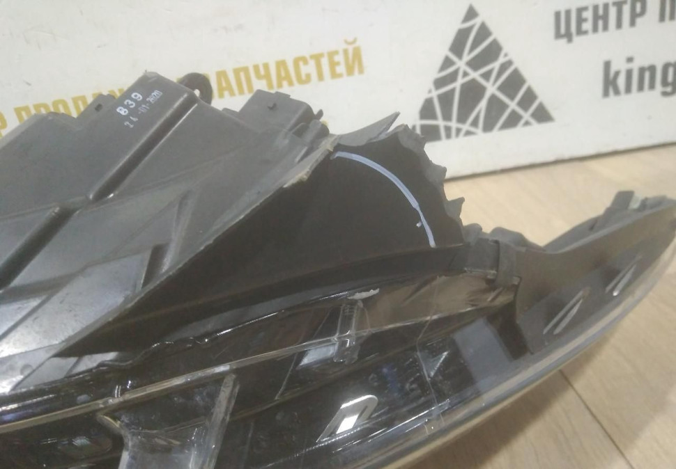 Фара правая бу Renault Kaptur OEM 260108765R Фара правая бу Renault Kaptur OEM 260108765R