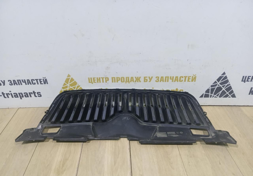 Решетка радиатора бу Skoda Fabia 2 OEM 5J0853668C Решетка радиатора бу Skoda Fabia 2 OEM 5J0853668C