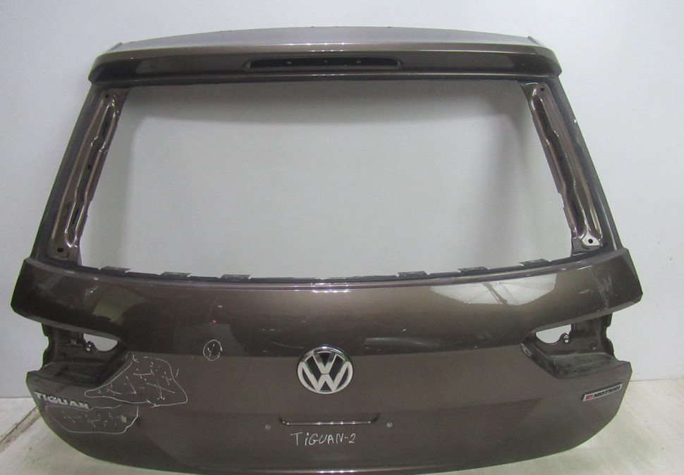 Крышка багажника Volkswagen Tiguan 2 oem 5NA827025 (вмятины)