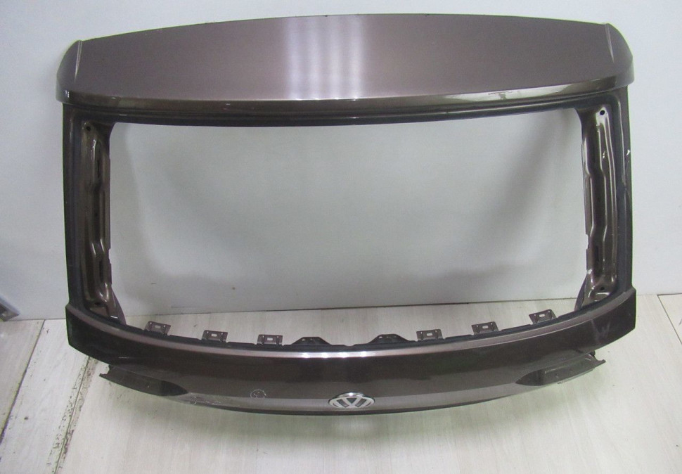 Крышка багажника Volkswagen Tiguan 2 oem 5NA827025 (вмятины)