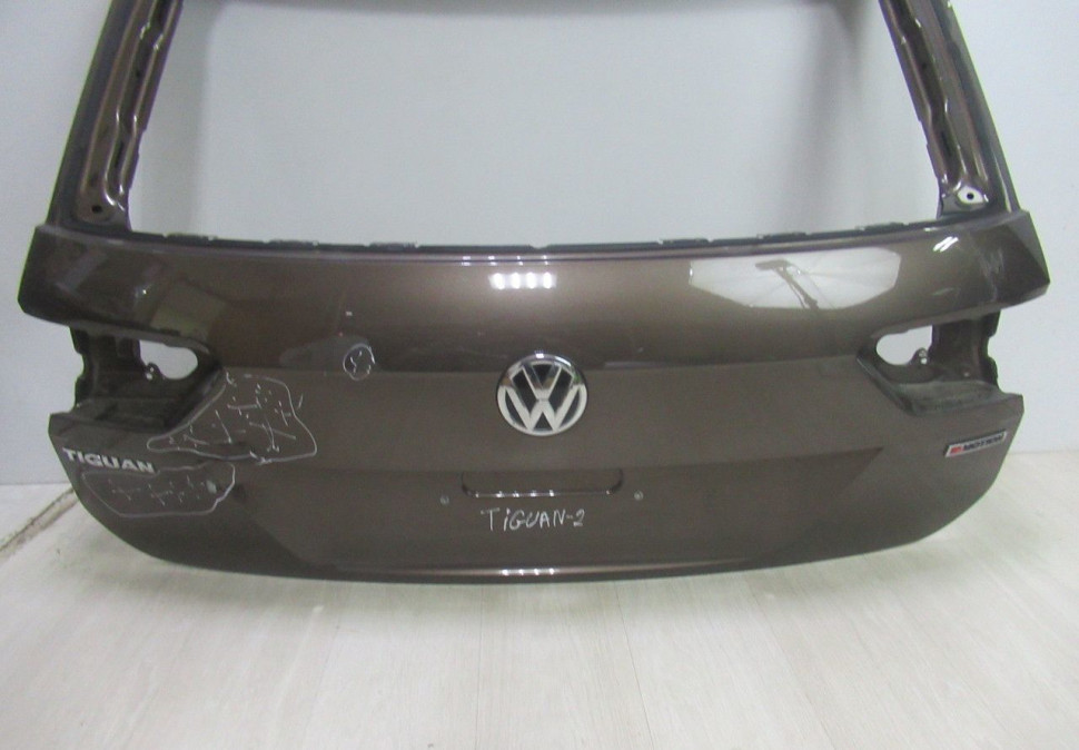 Крышка багажника Volkswagen Tiguan 2 oem 5NA827025 (вмятины)