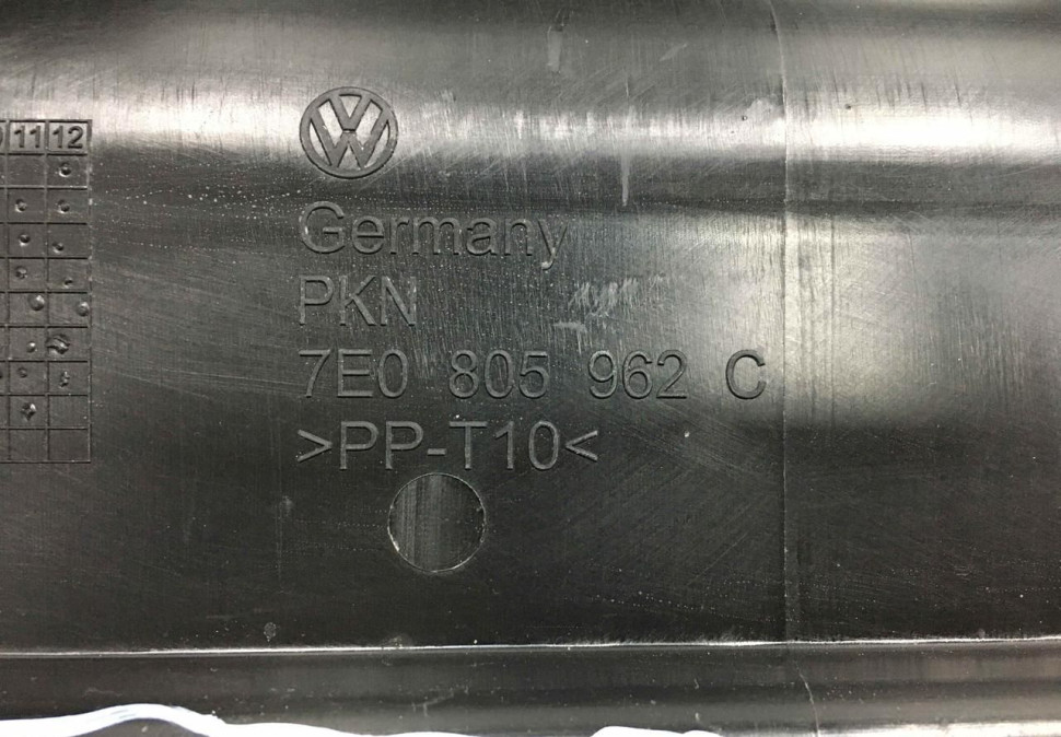 Пыльник переднего бампера Volkswagen Transporter T5 T6 (2009>) oem 7E0805962C Пыльник переднего бампера Volkswagen Transporter T5 T6 (2009>) oem 7E0805962C