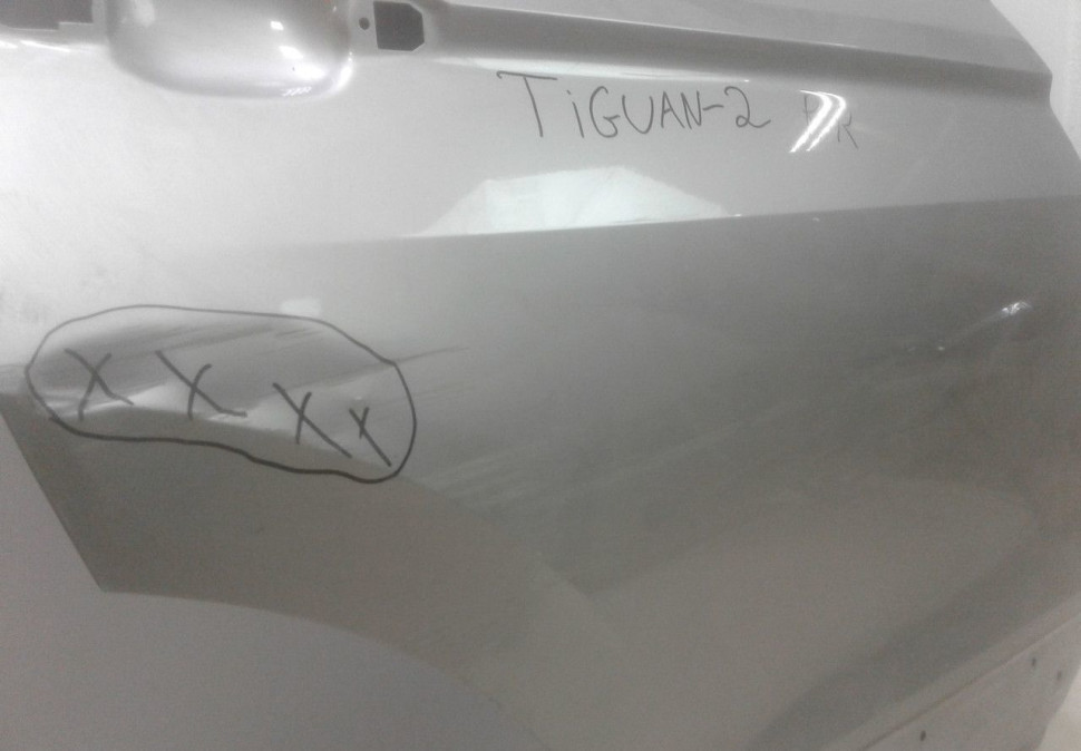 Дверь задняя правая Volkswagen Tiguan 2 oem 5NA833056H (вмятина) Дверь задняя правая Volkswagen Tiguan 2 oem 5NA833056H (вмятина)