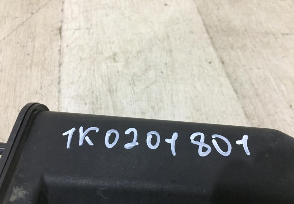 Абсорбер топливный Skoda Octavia A5 OEM 1K0201801 Абсорбер топливный Skoda Octavia A5 OEM 1K0201801
