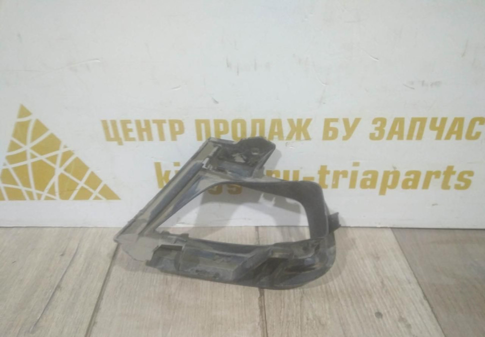 Кронштейн заднего противотуманного фонаря правый бу Renault Duster OEM 269819275R