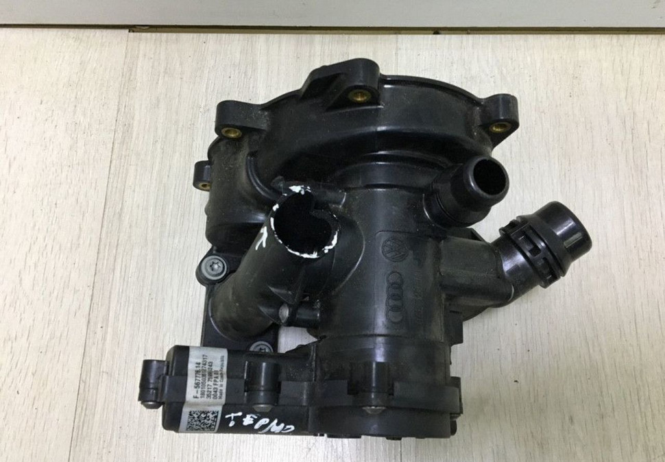 Термостат в сборе (92*C)  Volkswagen Polo 5  oem 06c121111 (слом.мал.часть)