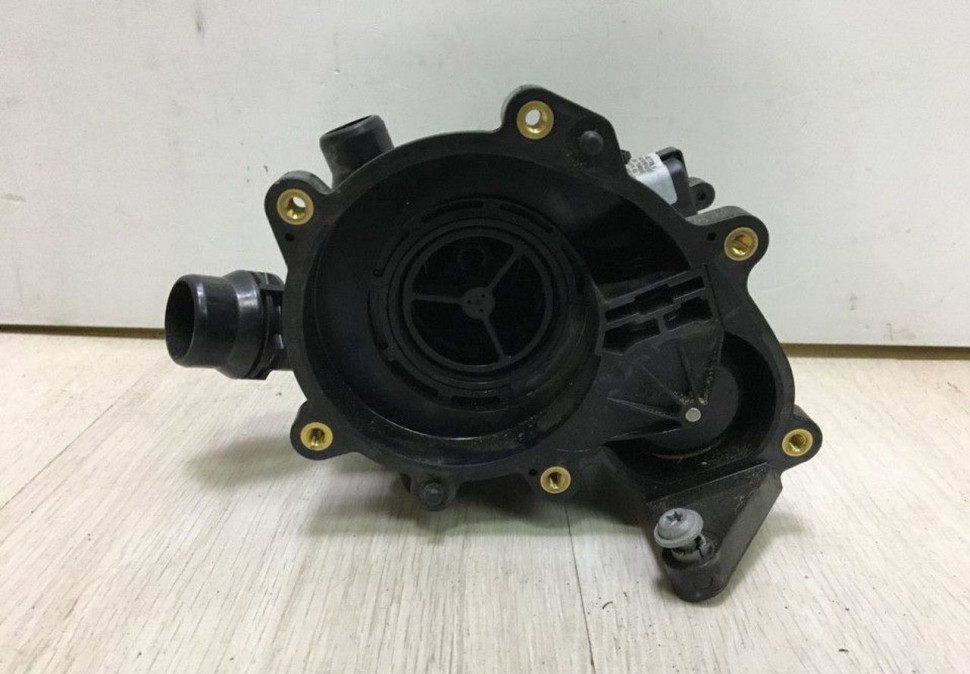 Термостат в сборе (92*C)  Volkswagen Polo 5  oem 06c121111 (слом.мал.часть)