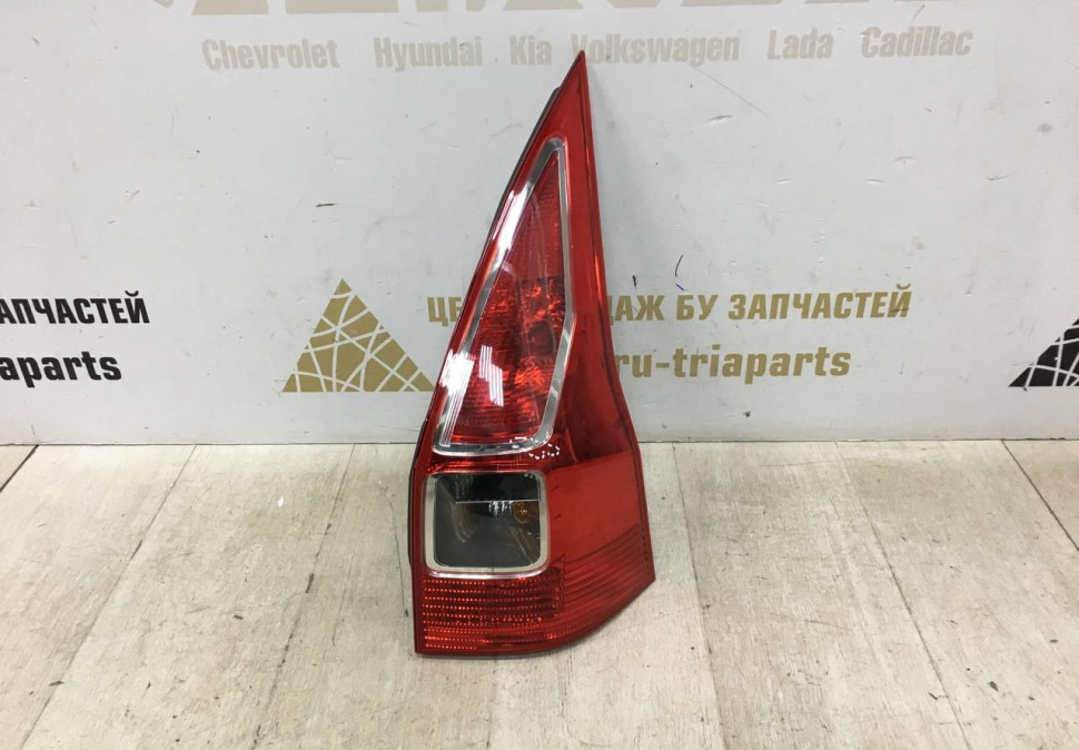 Фонарь правый внешний Renault Megane 2 универсал OEM 8200417351