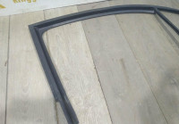 Уплотнитель стекла двери задний левый бу Skoda Rapid OEM 5JA839431