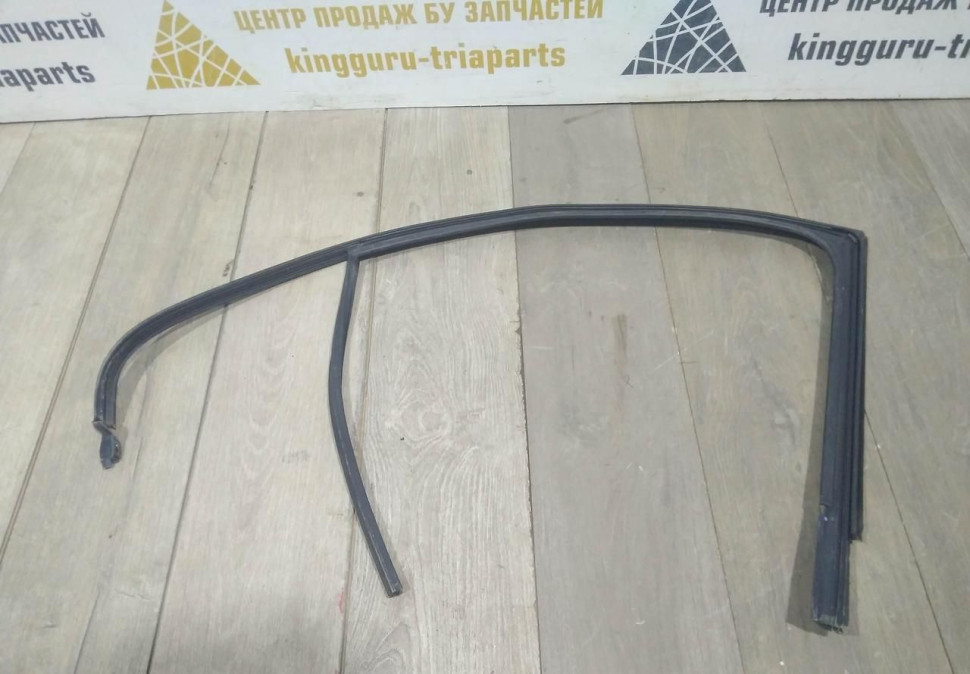 Уплотнитель стекла двери задний левый бу Skoda Rapid OEM 5JA839431 Уплотнитель стекла двери задний левый бу Skoda Rapid OEM 5JA839431