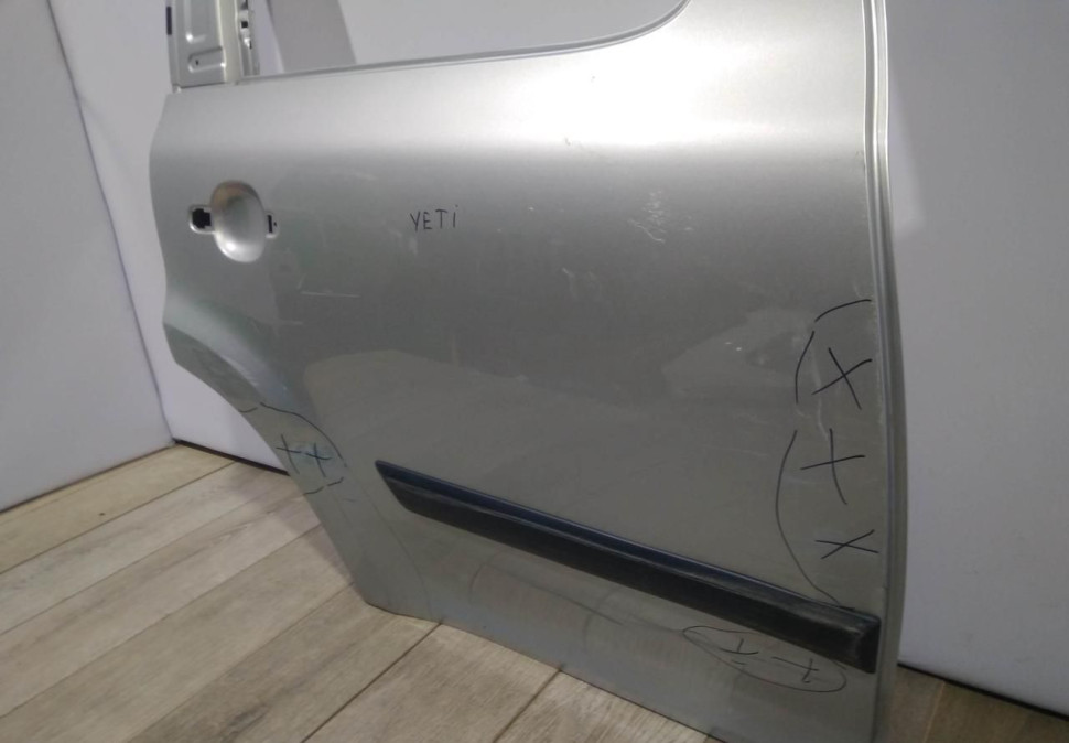 Дверь задняя правая бу Skoda Yeti OEM 5L0833052
