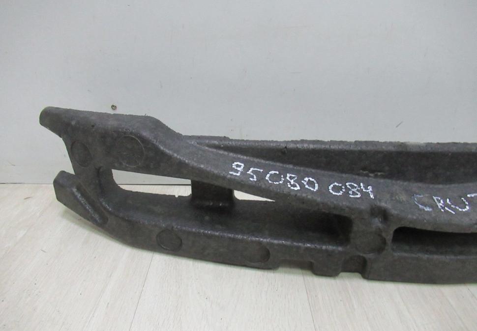 Абсорбер переднего бампера Chevrolet Cruze 1 oem 95080084