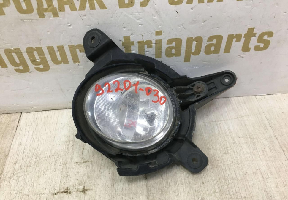 Фара птф левая Kia Sportage 2 oem 9220103000