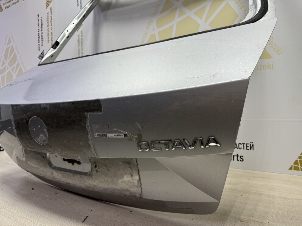 Крышка багажника Skoda Octavia A7 2013  OEM 5E5827023B