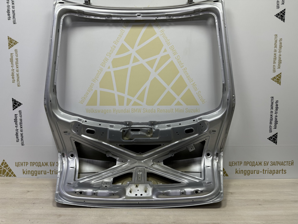 Крышка багажника Skoda Octavia A7 2013  OEM 5E5827023B