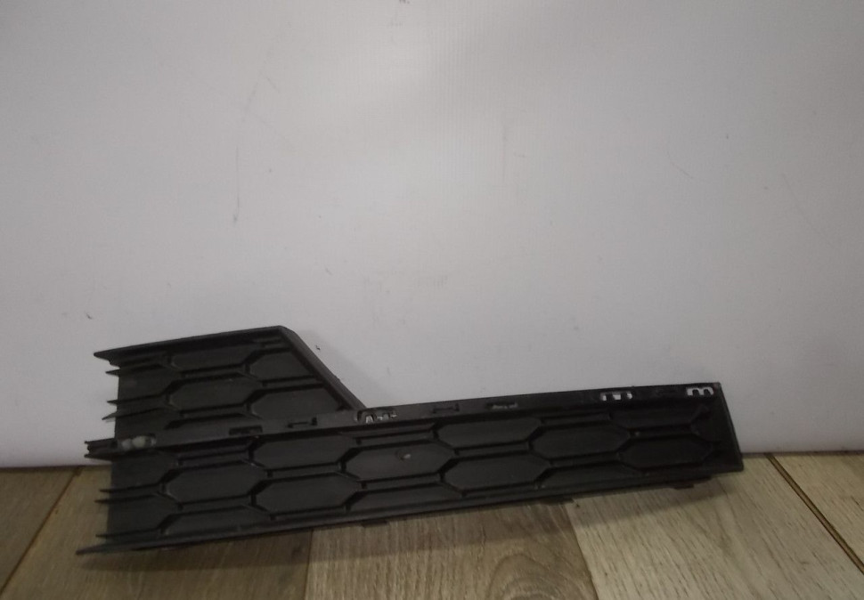 Решетка переднего бампера левая бу Skoda Octavia A7  рестайлинг OEM 5E0807681G