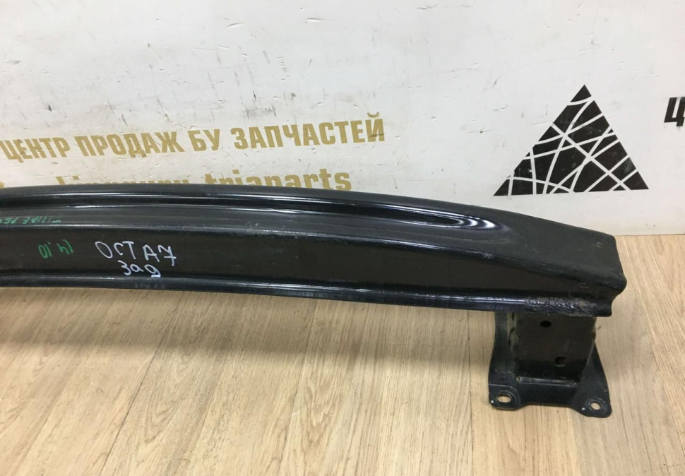 Усилитель заднего бампера Skoda Octavia A7 OEM 5E5807305C