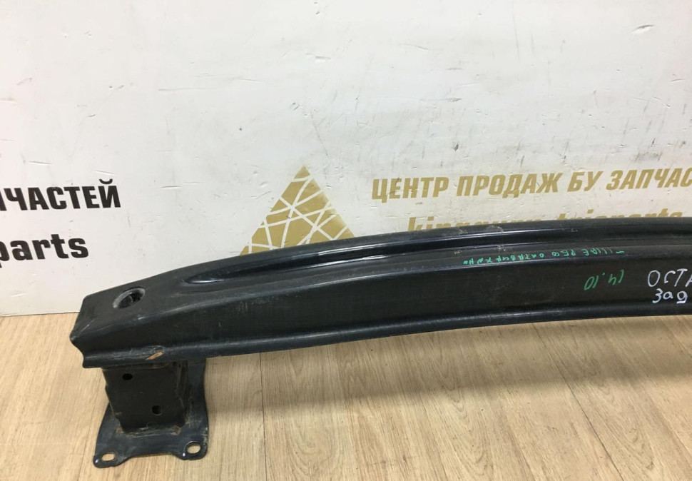 Усилитель заднего бампера Skoda Octavia A7 OEM 5E5807305C