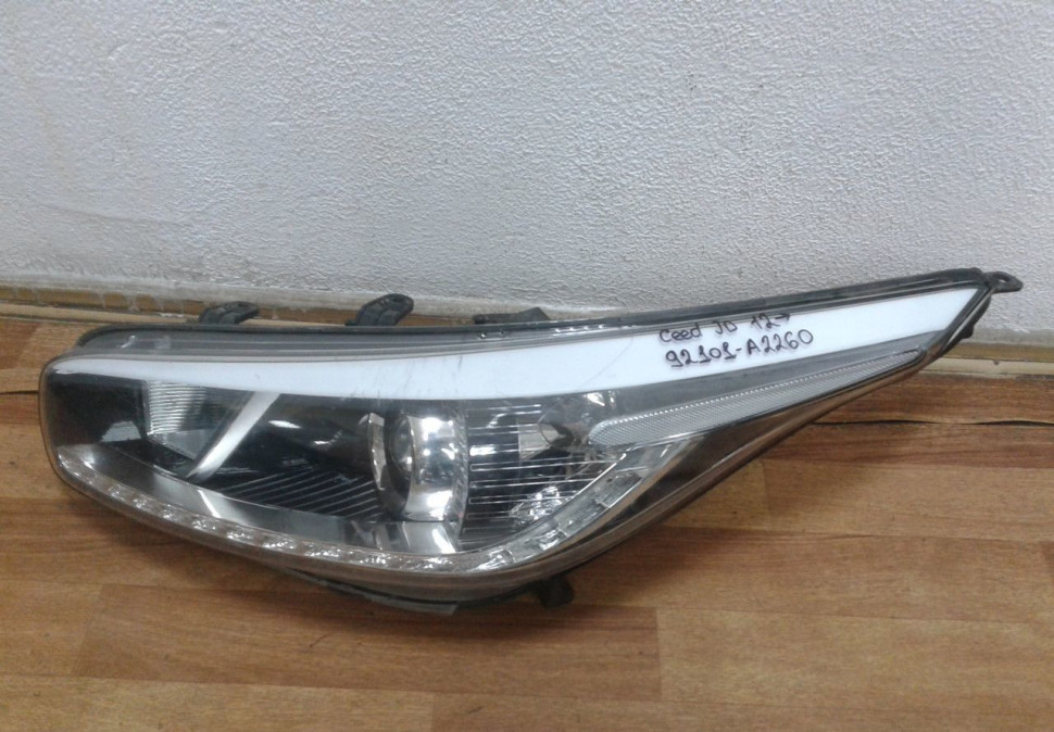 Фара левая ксенон Kia Ceed 2 JD 2012 OEM 92101A2260