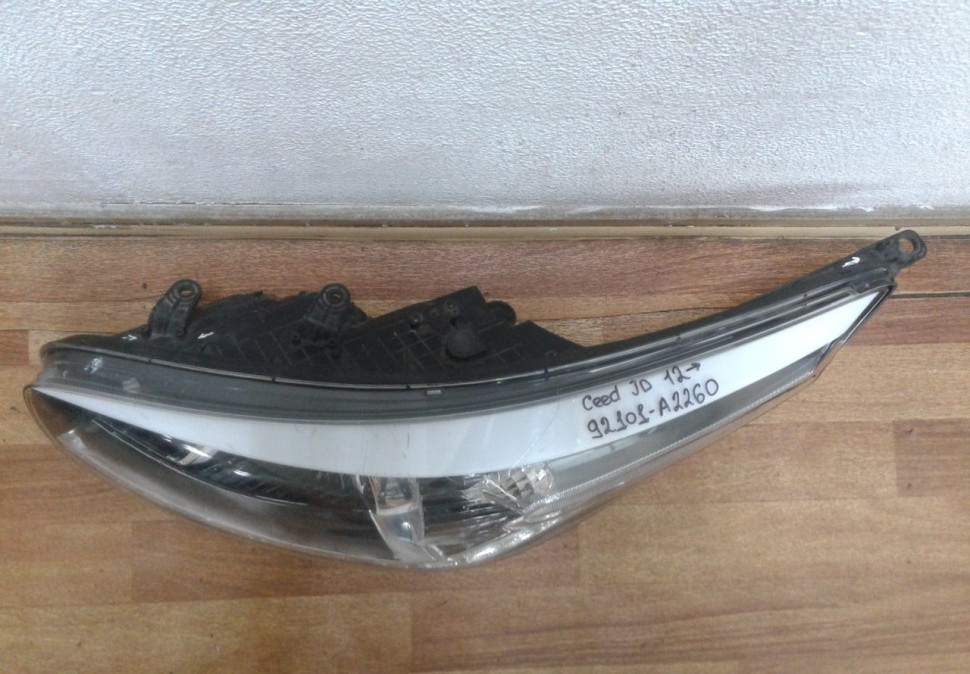 Фара левая ксенон Kia Ceed 2 JD 2012 OEM 92101A2260