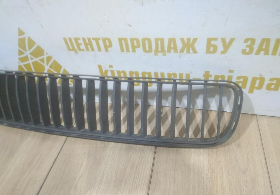 Решетка переднего бампера бу Skoda Fabia 2 до рестайлинг OEM 5J0853677