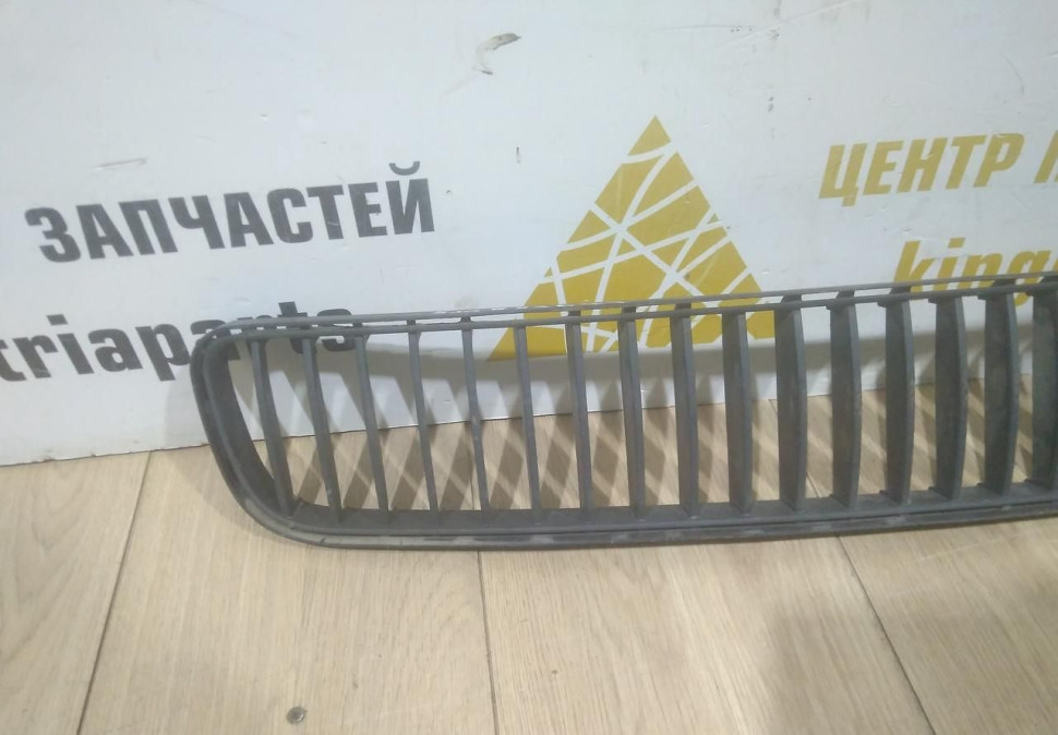 Решетка переднего бампера бу Skoda Fabia 2 до рестайлинг OEM 5J0853677