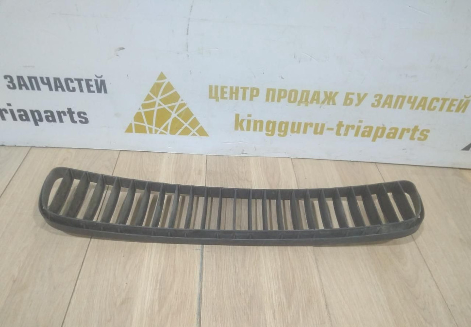 Решетка переднего бампера бу Skoda Fabia 2 до рестайлинг OEM 5J0853677