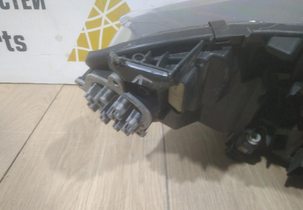 Фара ЛЭД LED левая бу Renault Arkana OEM 260605885R Фара ЛЭД LED левая бу Renault Arkana OEM 260605885R