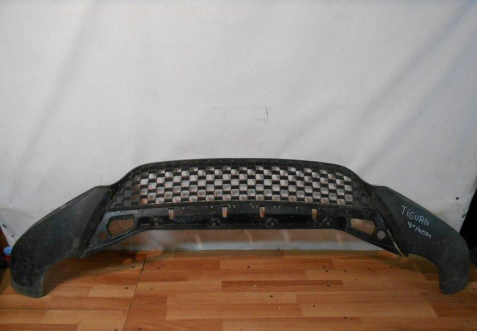 Спойлер переднего бампера Volkswagen Tiguan рестайлинг бу (Скл-1)