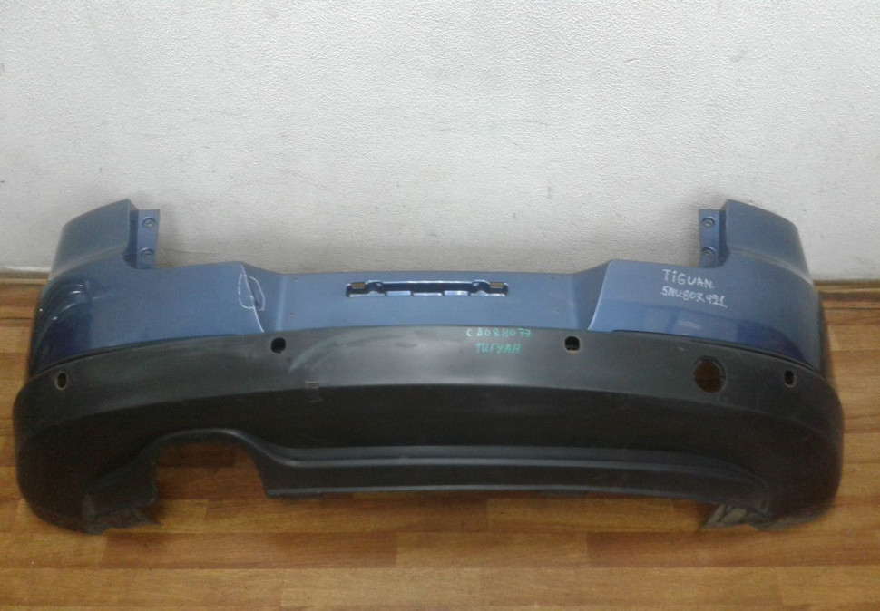 Бампер задний Volkswagen Tiguan (11-16) oem 5NU807421 (мал. вмятина) (скл-3)