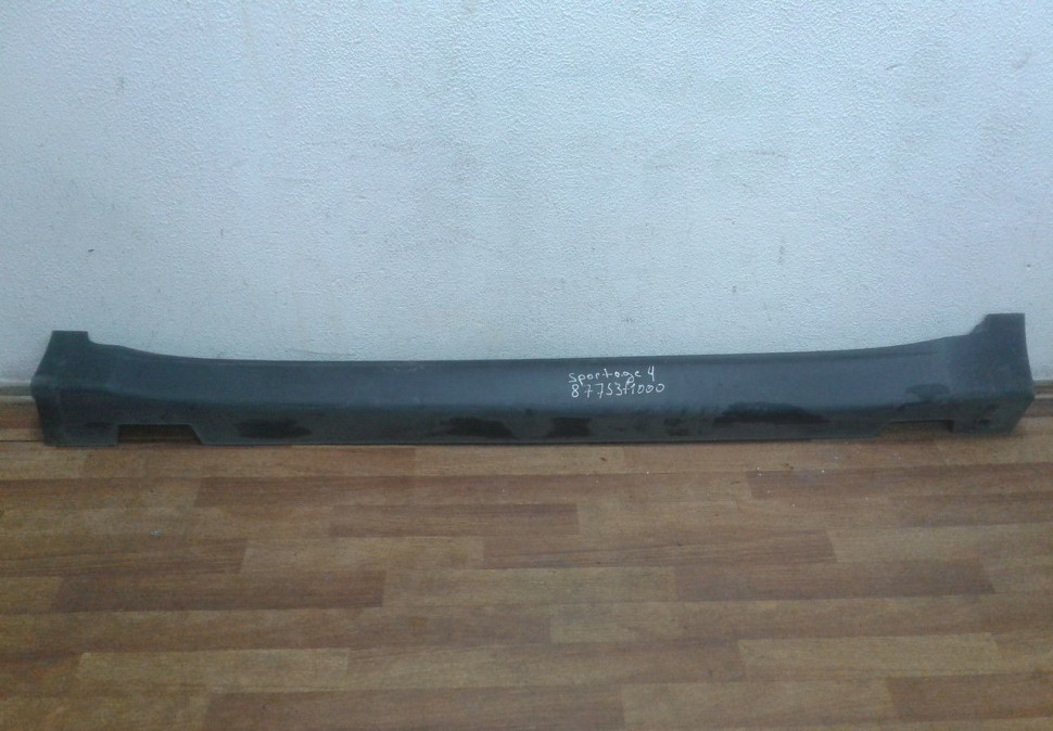 Накладка порога левая Kia Sportage 4 oem 87753f1000