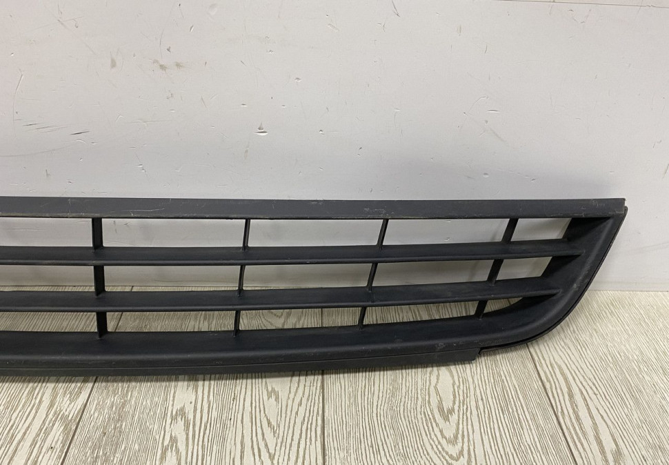 Решетка переднего бампера Volkswagen Jetta 6 2010 дорест Oem 5c6853677 Решетка переднего бампера Volkswagen Jetta 6 2010 дорест Oem 5c6853677