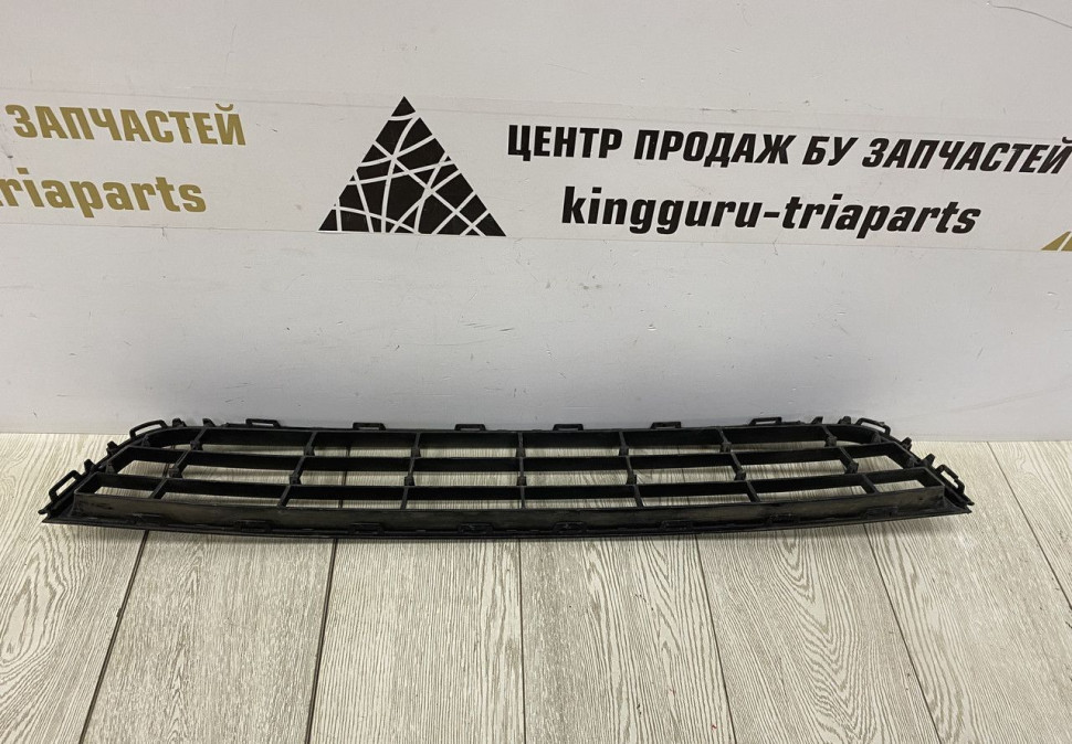 Решетка переднего бампера Volkswagen Jetta 6 2010 дорест Oem 5c6853677 Решетка переднего бампера Volkswagen Jetta 6 2010 дорест Oem 5c6853677