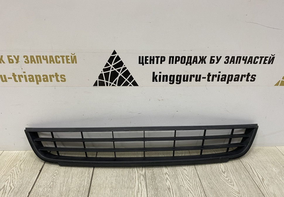 Решетка переднего бампера Volkswagen Jetta 6 2010 дорест Oem 5c6853677