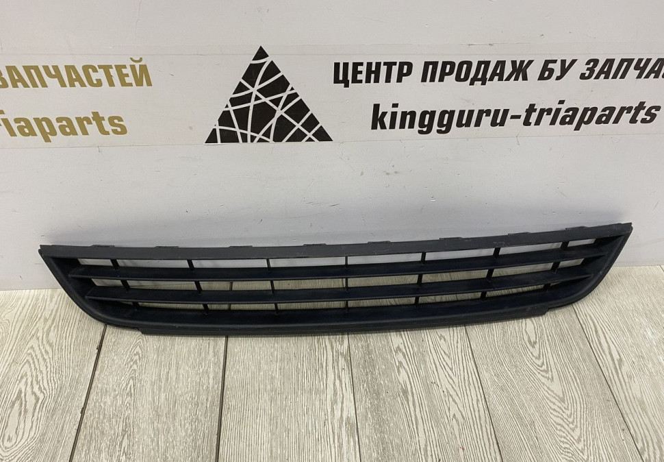 Решетка переднего бампера Volkswagen Jetta 6 2010 дорест Oem 5c6853677 Решетка переднего бампера Volkswagen Jetta 6 2010 дорест Oem 5c6853677