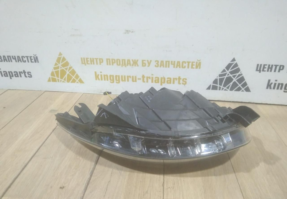 Фара левая бу Renault Kaptur OEM 260602042R Фара левая бу Renault Kaptur OEM 260602042R