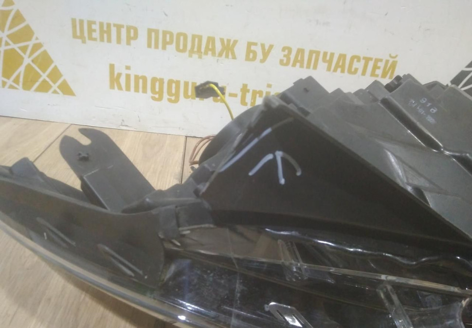 Фара левая бу Renault Kaptur OEM 260602042R Фара левая бу Renault Kaptur OEM 260602042R
